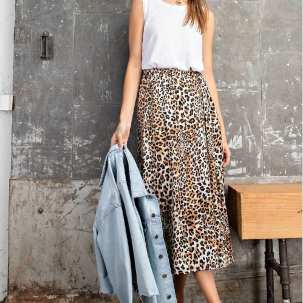 The Leopard Skirt - Picture 2 of 3